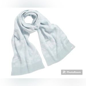 Vera Bradley Sweater Knit Scarf in Eden Paisley Mint